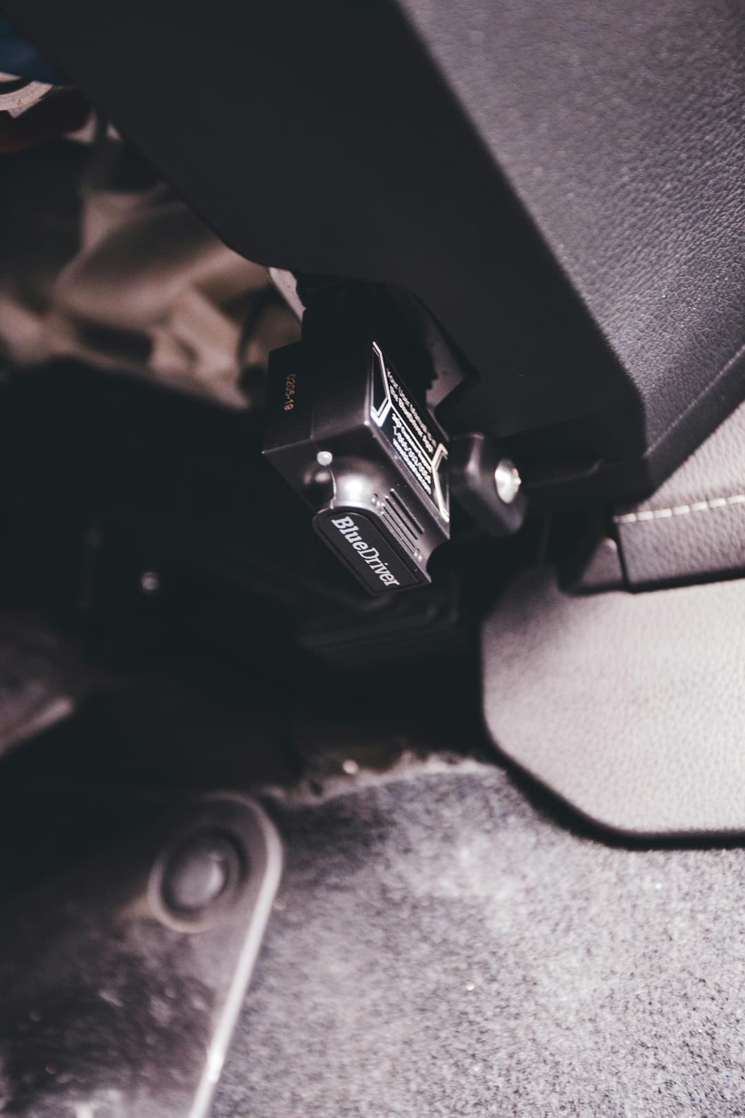 Montaj pornire cabluri pentru urgențe auto