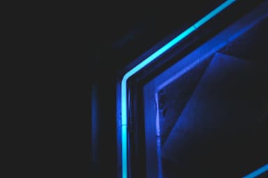 Instalare bandă LED ambientală în interiorul mașinii