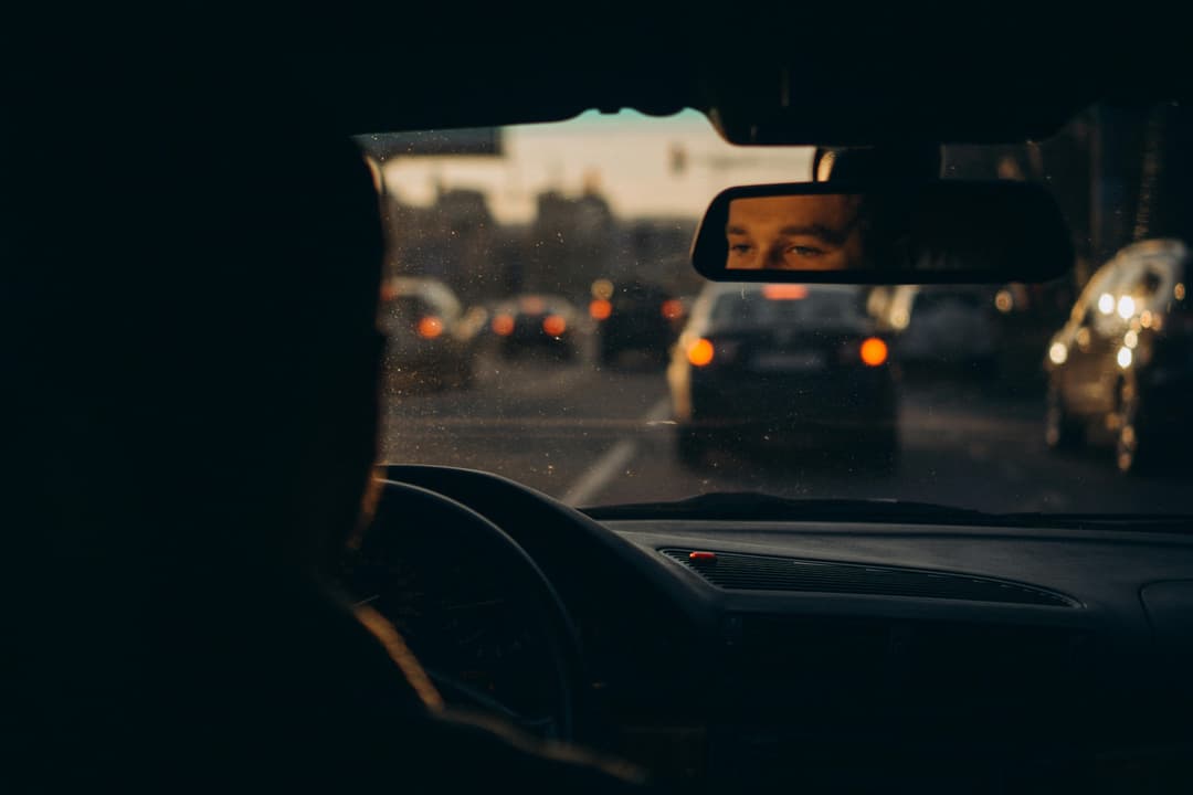 Oglindă retrovizoare smart – e chiar utilă?