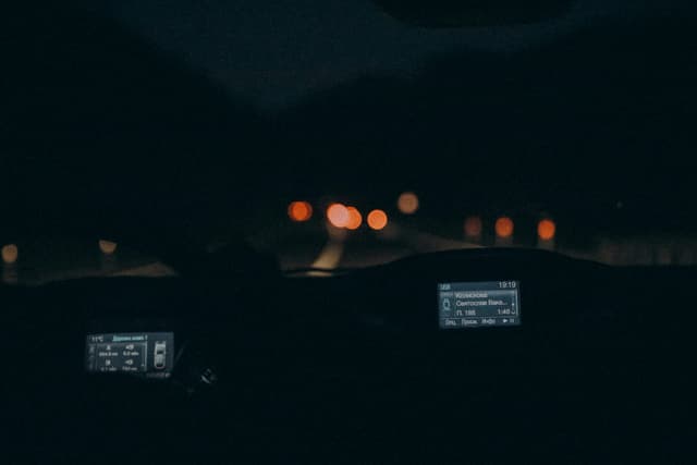 Ghid: cele mai bune benzi LED pentru interior auto