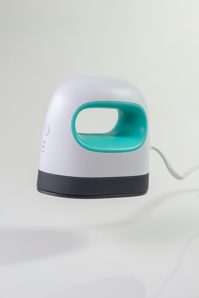 Comparativ: mini drujbe electrice sub 300 lei