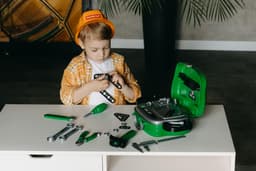 Seturi de jucării tip scule pentru copii – recomandări