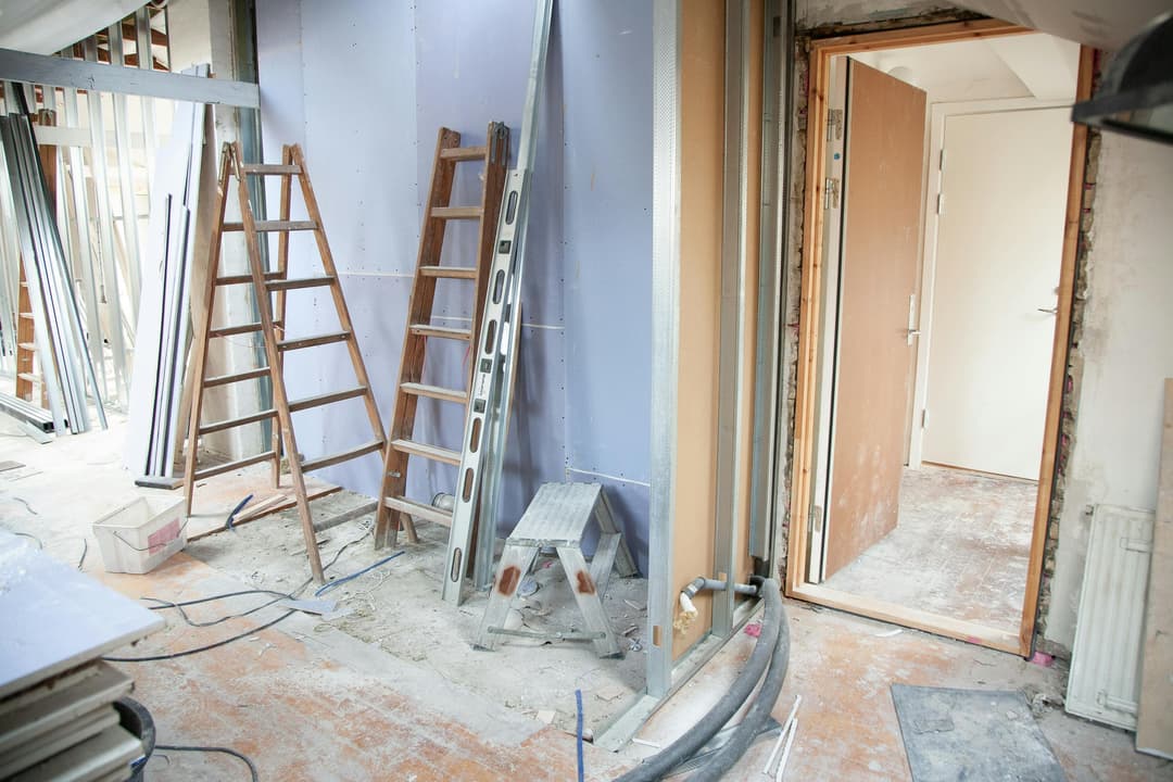 Refacere garnituri uși – protecție împotriva prafului