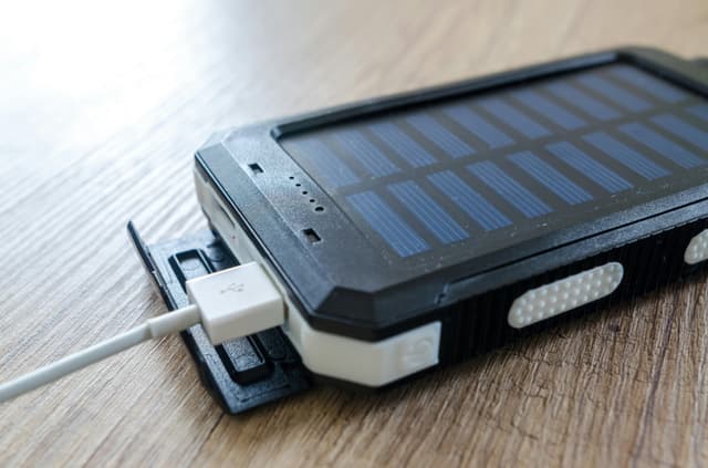Lampă frontală cu încărcare USB – evaluare 2025