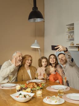 Cerere în garaj: cum faci selfie-uri și amintiri în familie