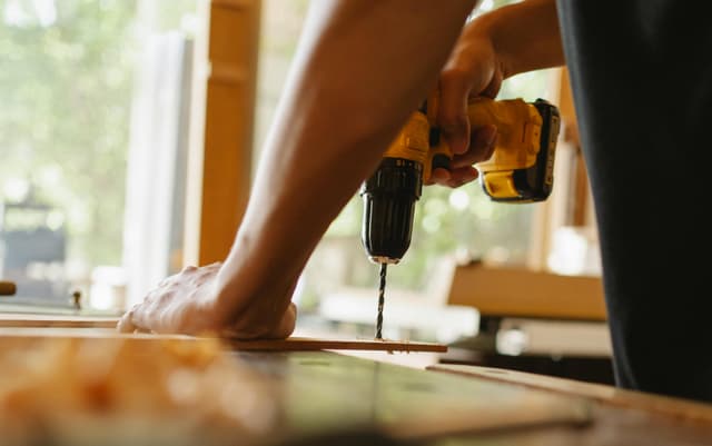 Mini-drill pentru proiecte de finețe – merită investiția?