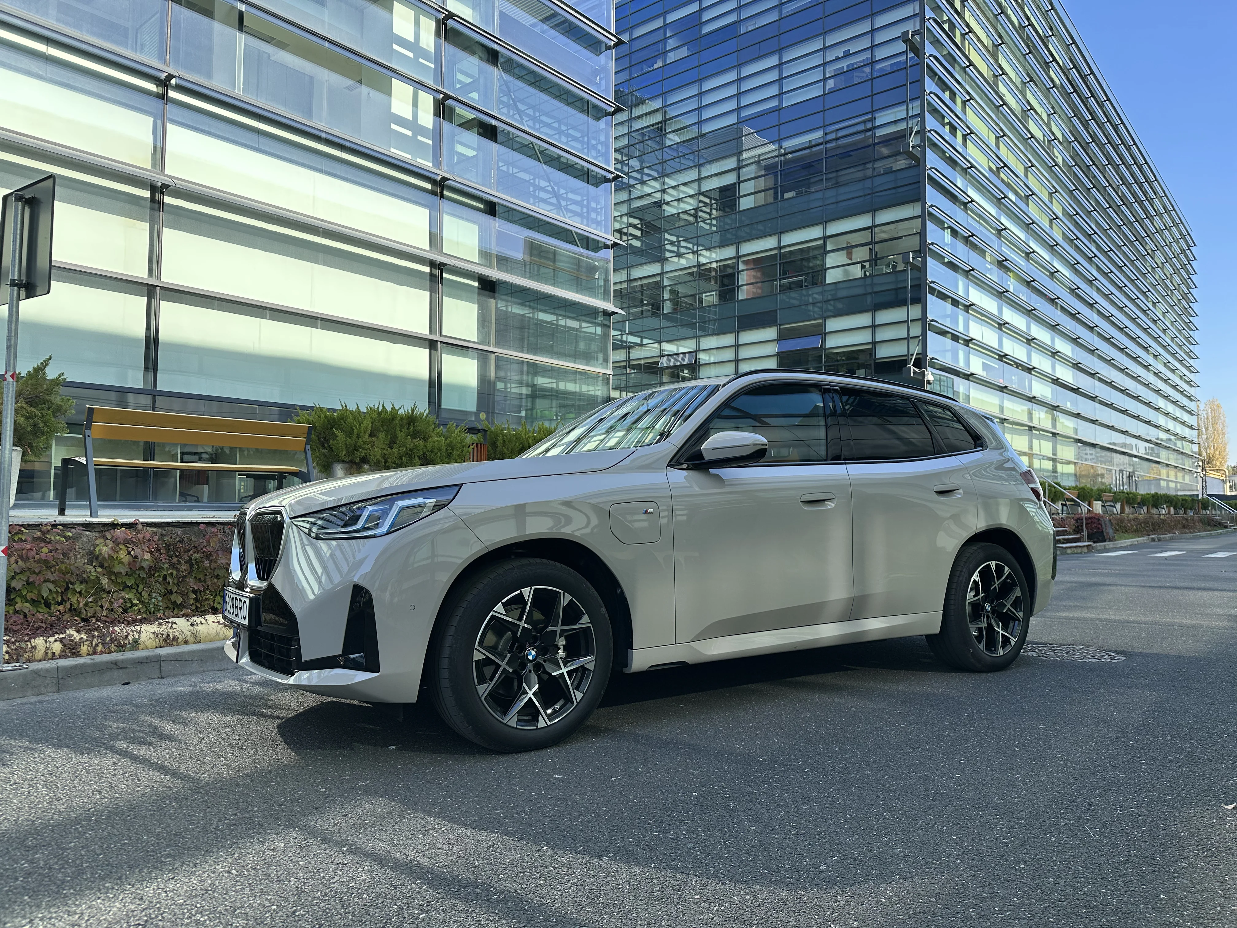 Test drive BMW X3 30e 2025: Am testat consumul real în oraș vs. autostradă